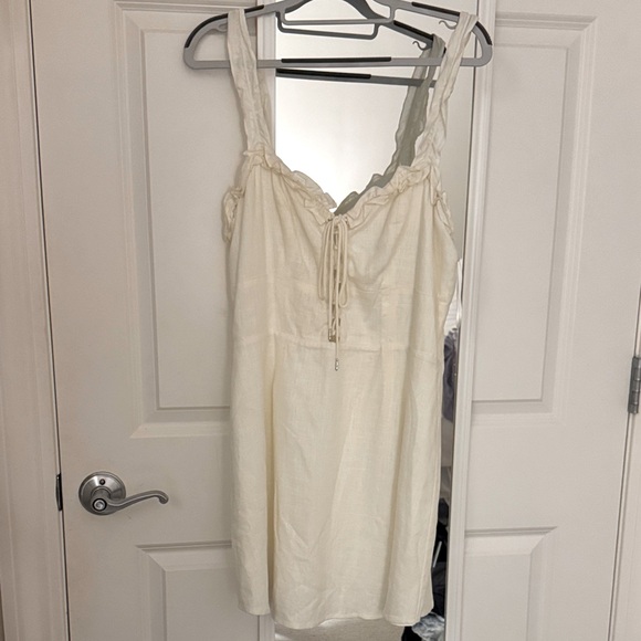 Finders Keepers Dresses & Skirts - Elegant ivory-colored dress. Brand new
